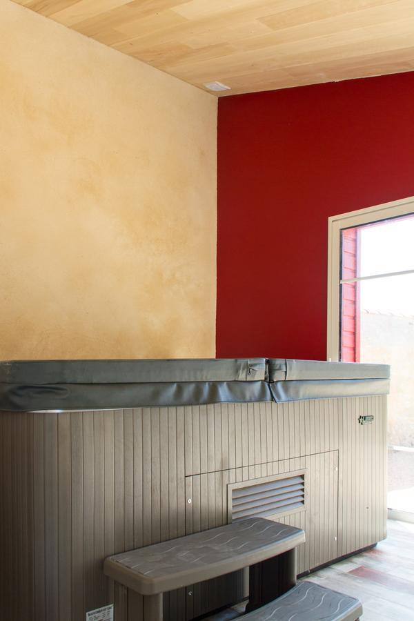 Le Puy Carmin - Chambre d'hôtes avec jacuzzi Bazoges-en-Paillers Exterior foto